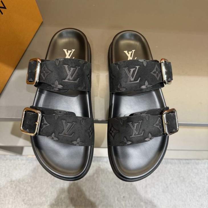 Picture of Louis Vuitton Slippers _SKULVsz38-45mnq0204701